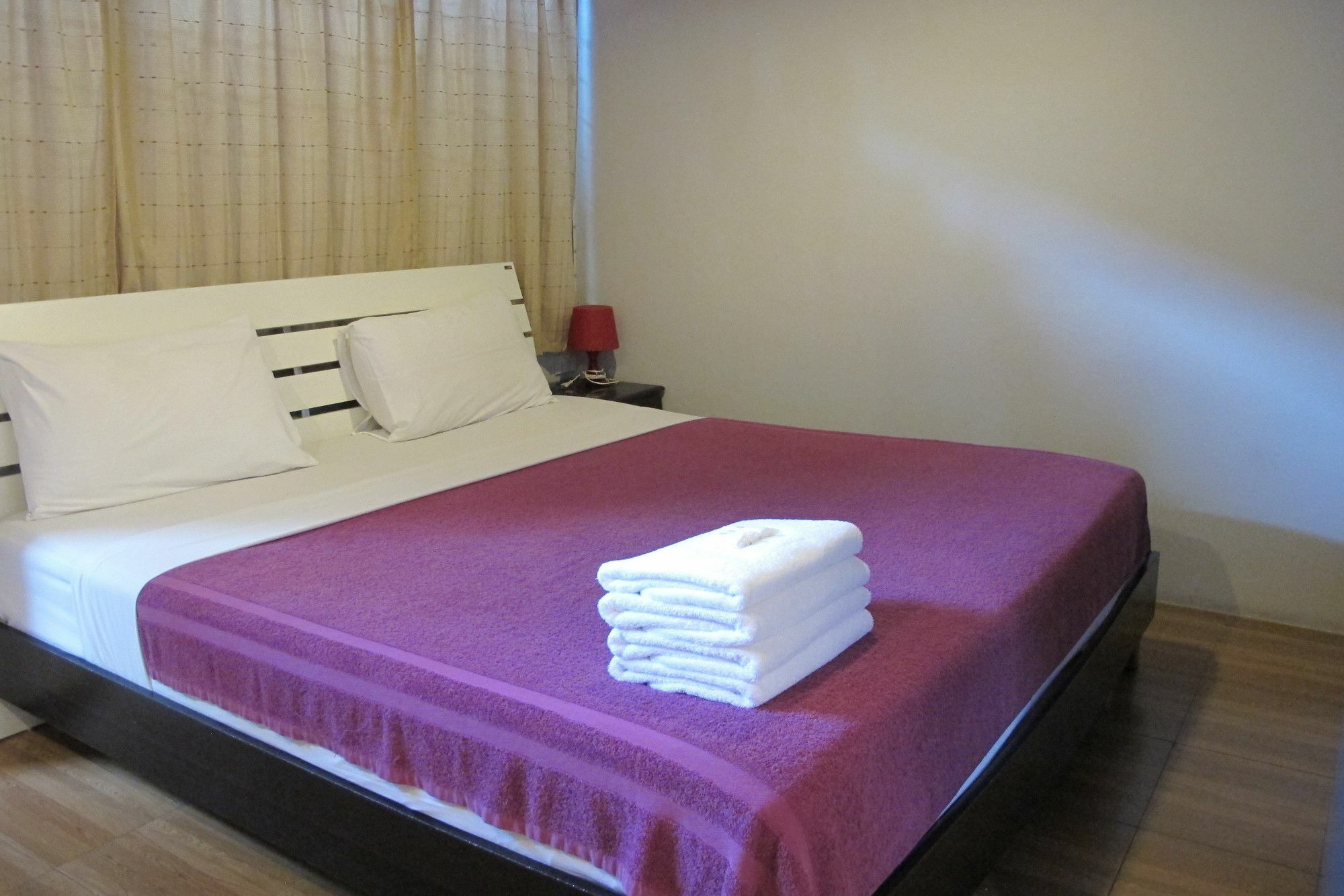 Samchai Hotel Si Racha Exterior foto
