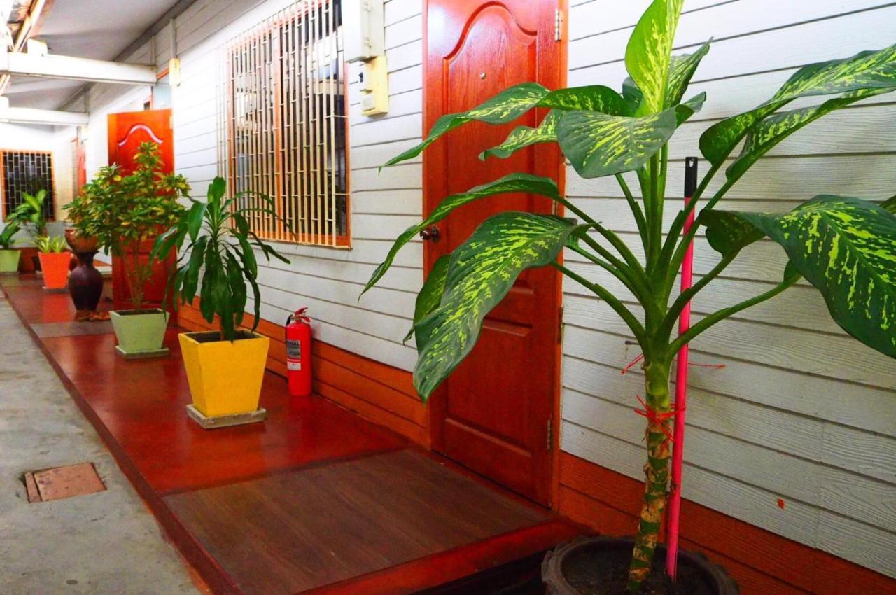Samchai Hotel Si Racha Exterior foto