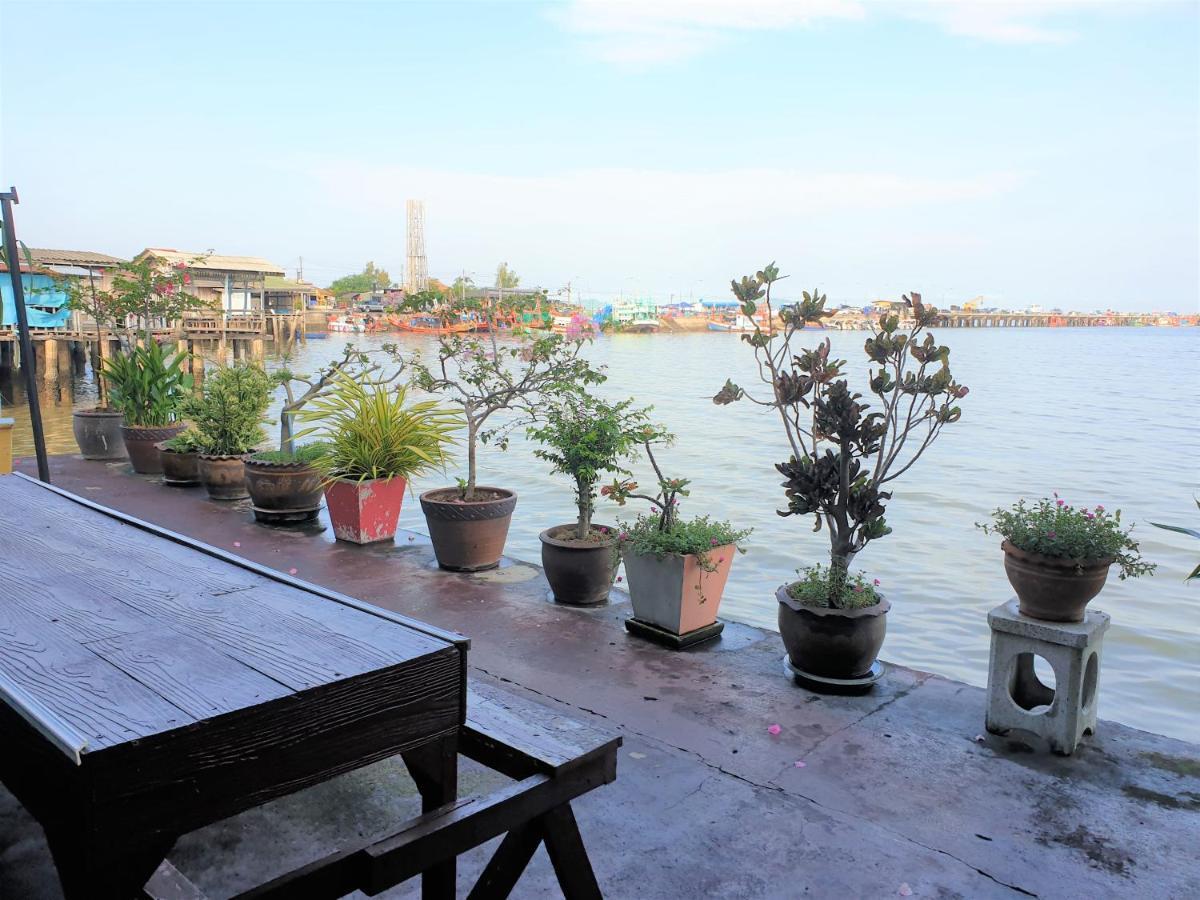 Samchai Hotel Si Racha Exterior foto