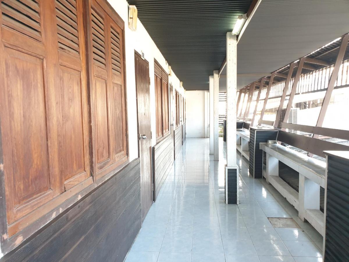 Samchai Hotel Si Racha Exterior foto